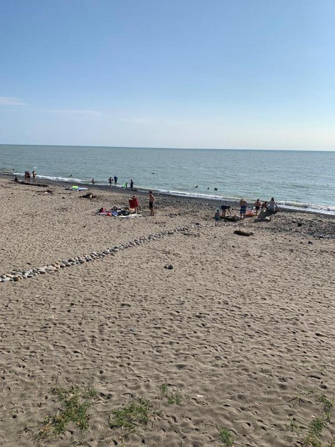 Отель "Чёрный Слон" Sukhumi Exteriör bild